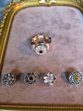 Vintage Ginger Snaps Rose Gold Ring with Clear Accents And 5 Petite Snaps